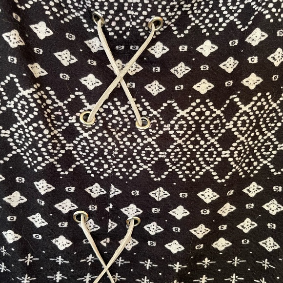 Keren Hart XL Top lace trim has criss cross design new never worn black & white - Picture 5 of 5